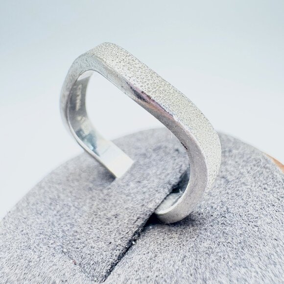 VTG Solid Sterling Silver 925 Textured Freeform Abstract Band Ring Size 8.25 - Picture 3 of 10